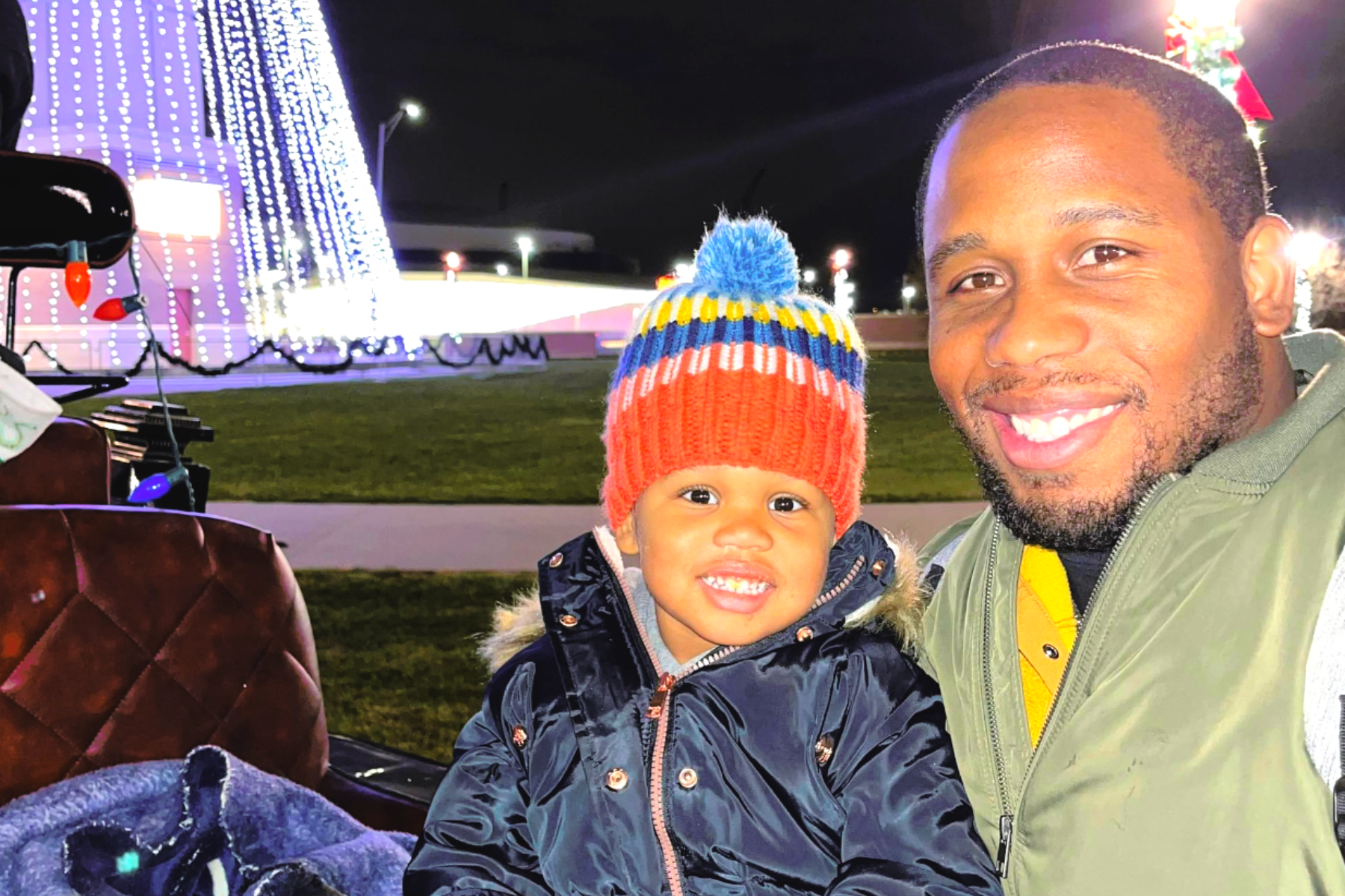 Avery-looking-at-christmas-lights-with-his-daughter