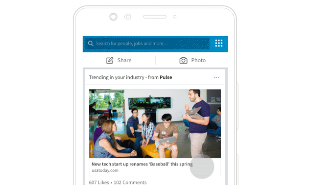 Animación de la aplicación móvil de LinkedIn con un ejemplo de anuncios de empleo.