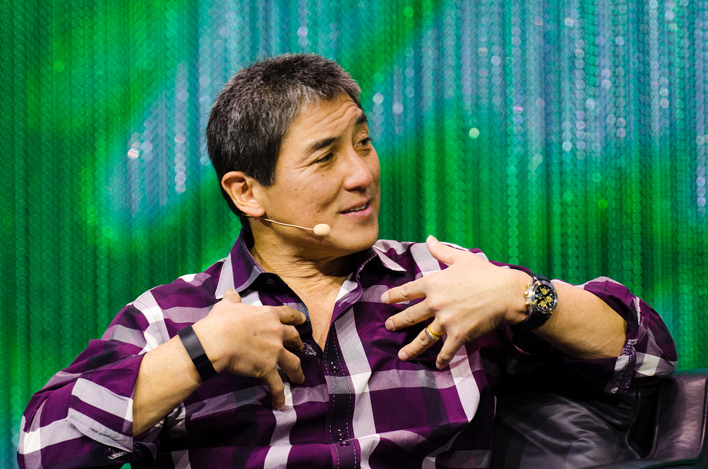 Guy Kawasaki, a groundbreaking marketer, gives eight tips for looking great on social media in his LinkedIn Learning course.