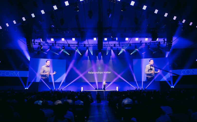 Here are five last-second public speaking tips to nail that big presentation as a presenter that'll calm your nerves.